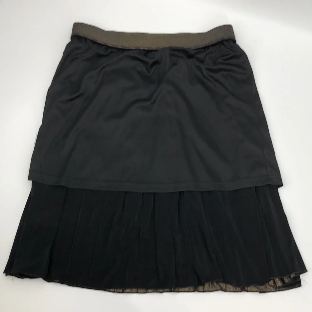 Charlotte Russe Pleated Gold Fleck and Black Skiirt Size L Shiny Shimmery